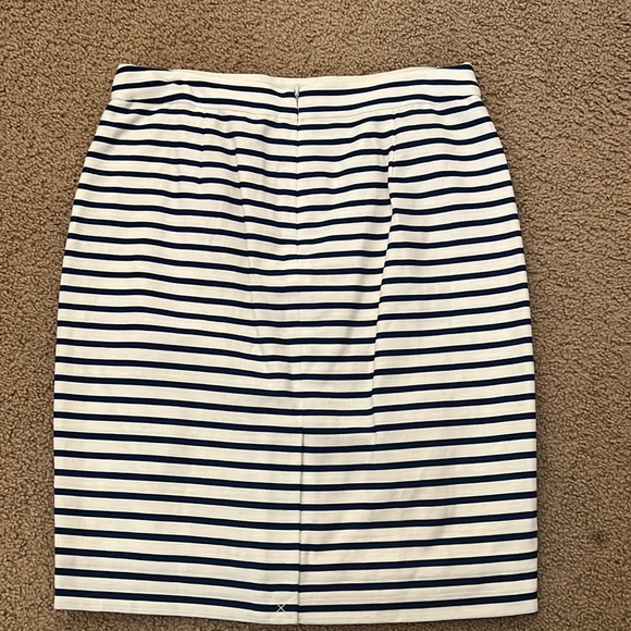 NWT JCrew Factory Pencil Skirt - Picture 2 of 3